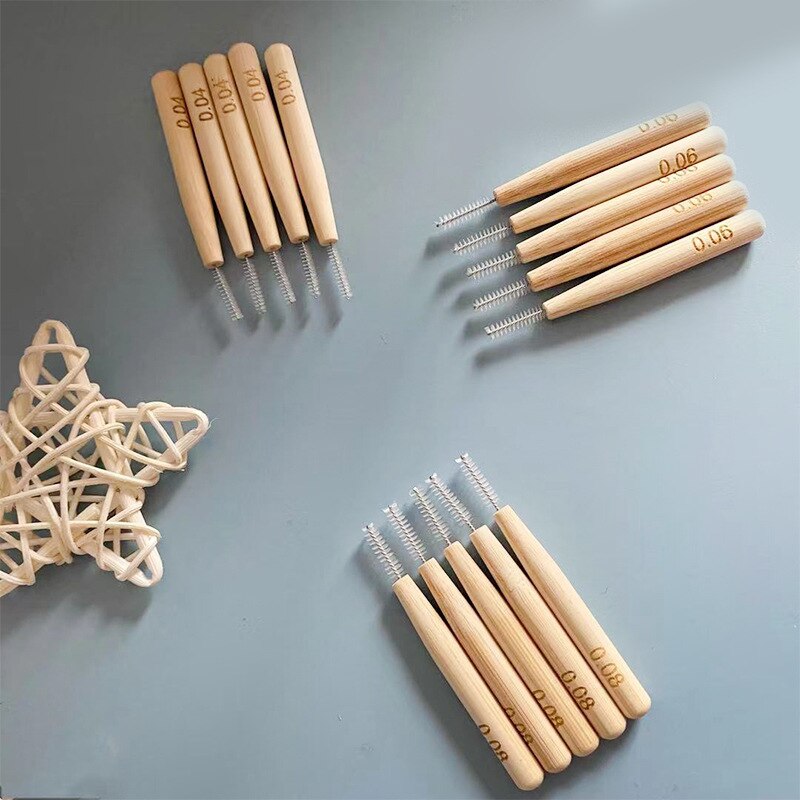 30 brossettes interdentaires avec manche en bambou