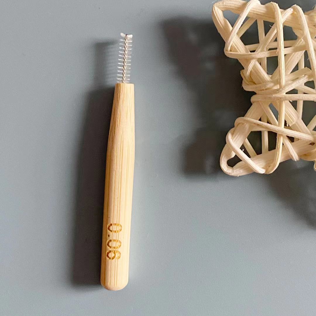 30 brossettes interdentaires avec manche en bambou