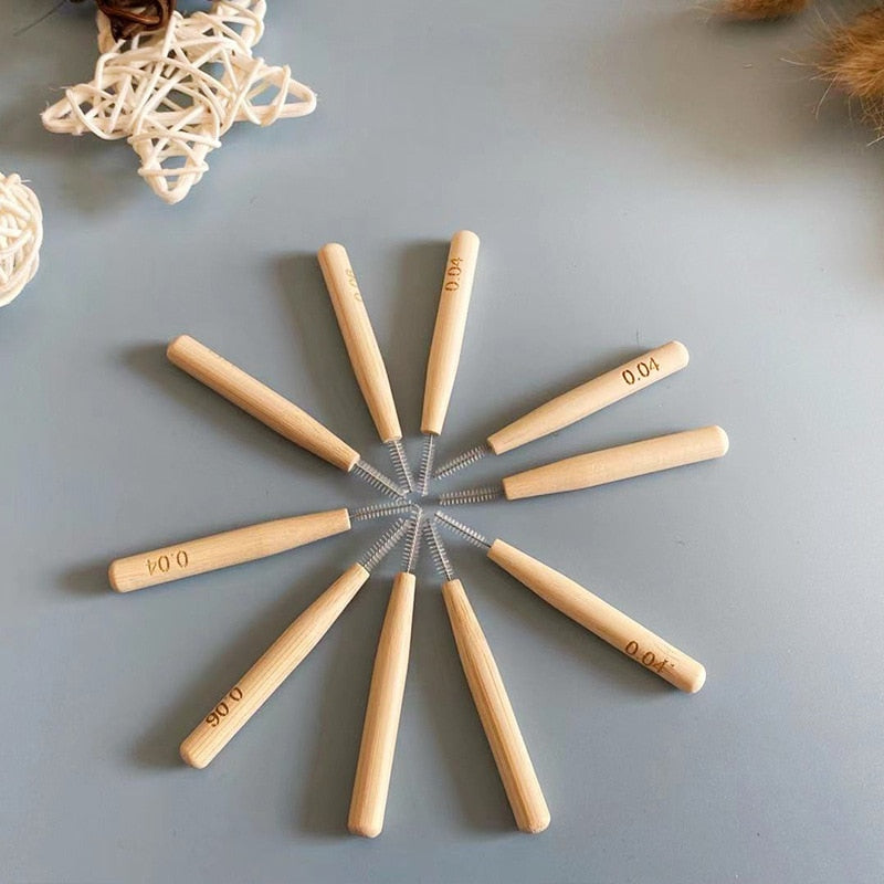 30 brossettes interdentaires avec manche en bambou