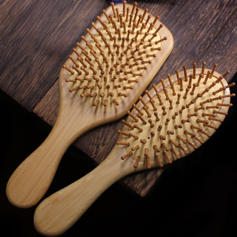 Brosse à cheveux pour femmes avec effet massant en bambou