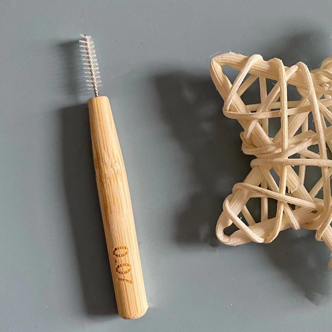 30 brossettes interdentaires avec manche en bambou
