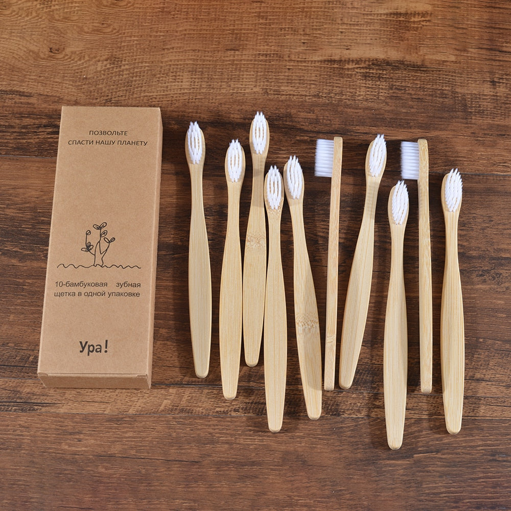 Ensemble de brosses à dents en bambou naturel