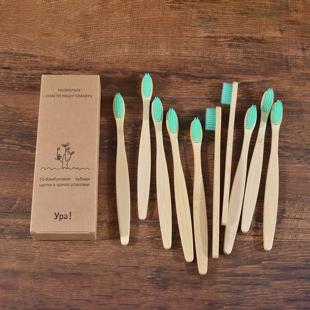 Ensemble de brosses à dents en bambou naturel