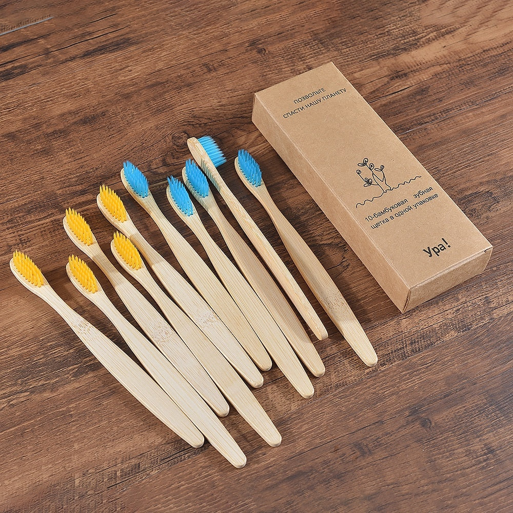 Ensemble de brosses à dents en bambou naturel