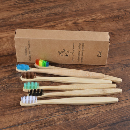 Ensemble de brosses à dents en bambou naturel