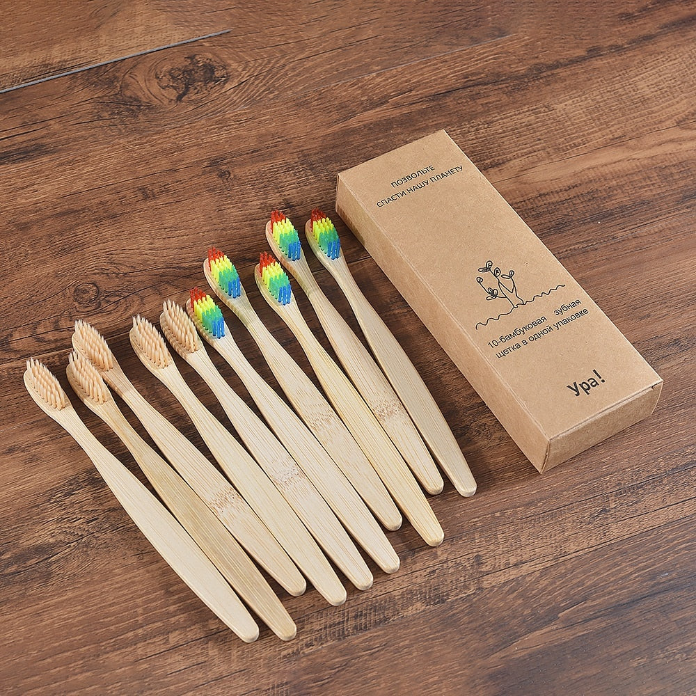Ensemble de brosses à dents en bambou naturel
