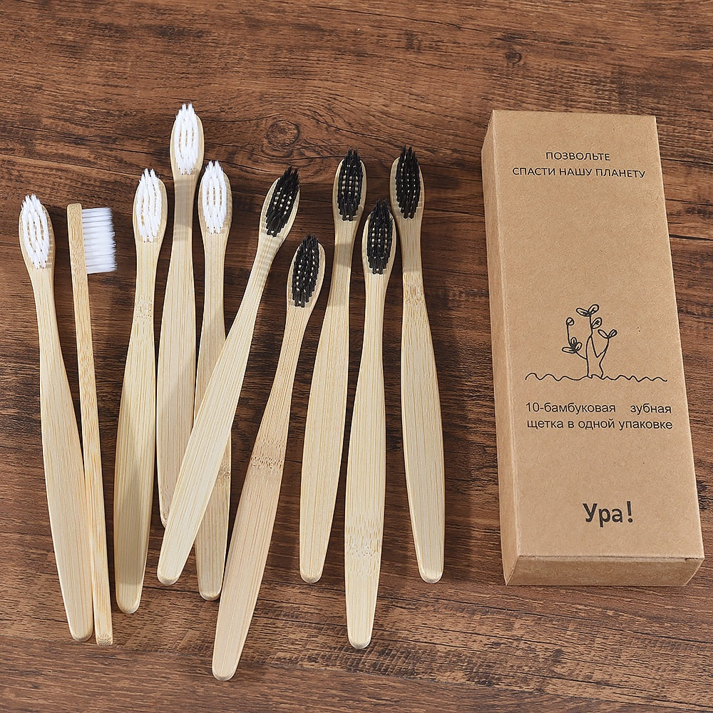 Ensemble de brosses à dents en bambou naturel