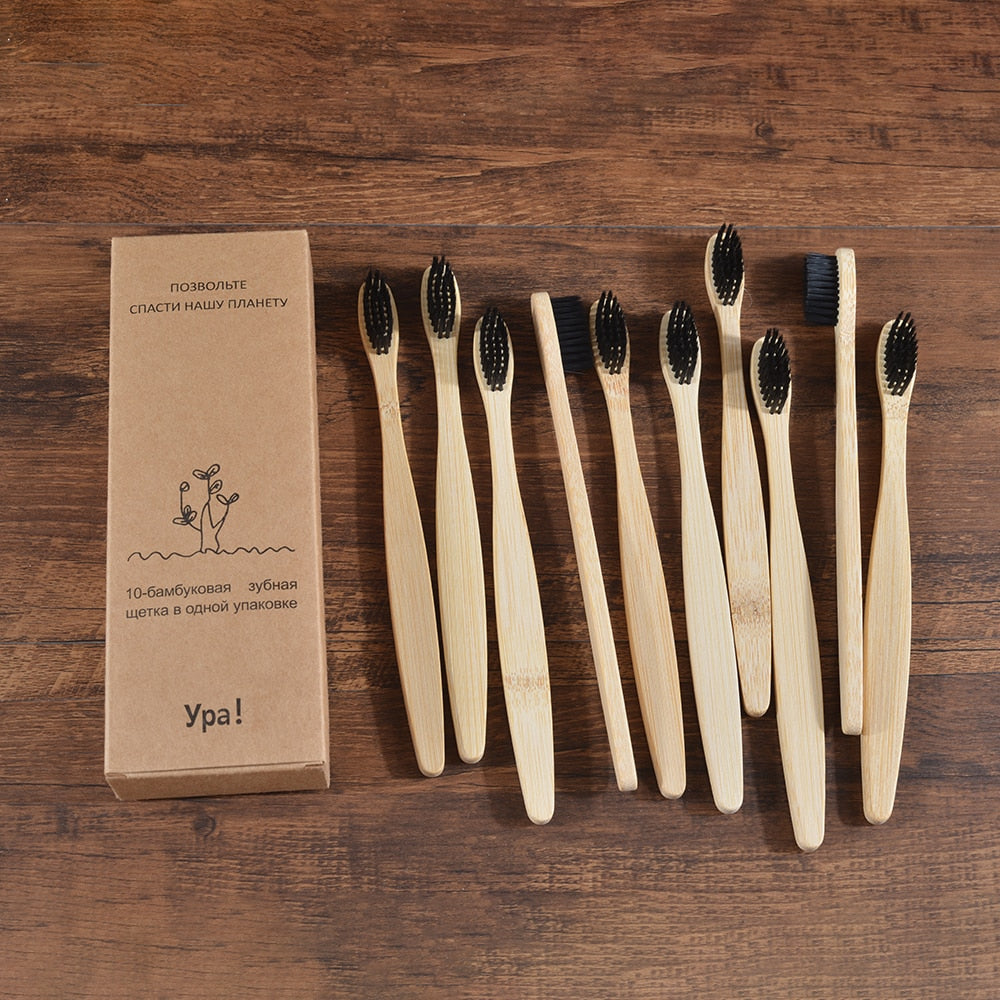 Ensemble de brosses à dents en bambou naturel