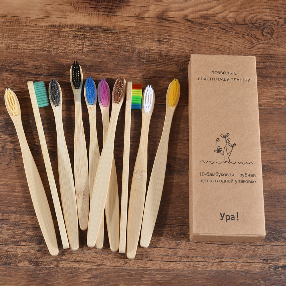 Ensemble de brosses à dents en bambou naturel