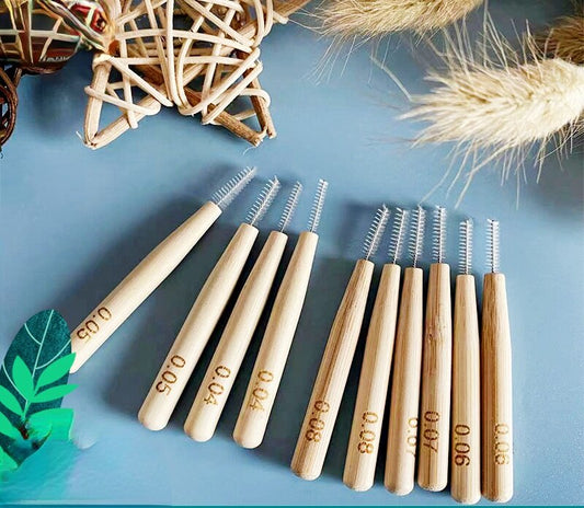 30 brossettes interdentaires avec manche en bambou
